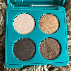 Thrive Causemetics Focus Eyeshadow Palette no 1